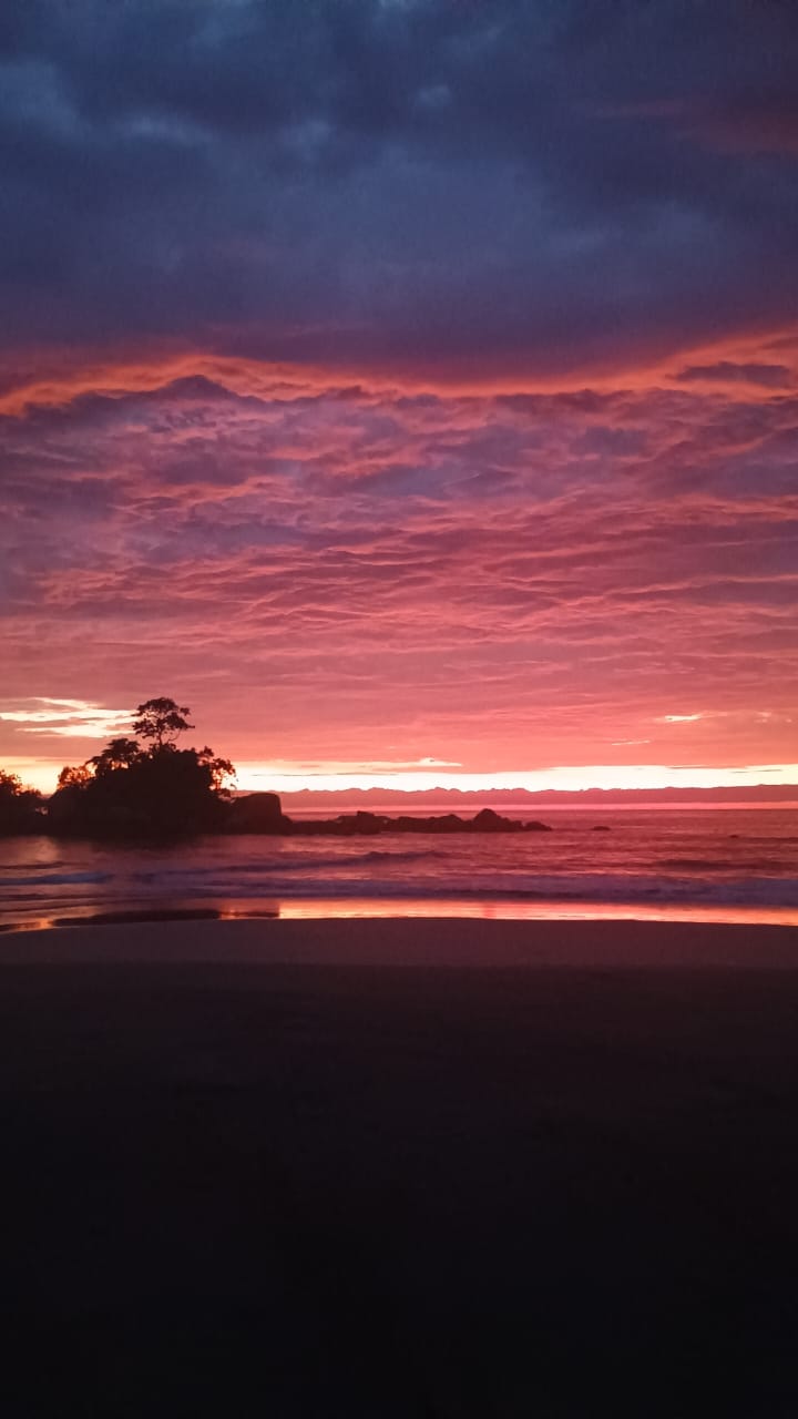 Vista panorâmica do mirante com deck de madeira