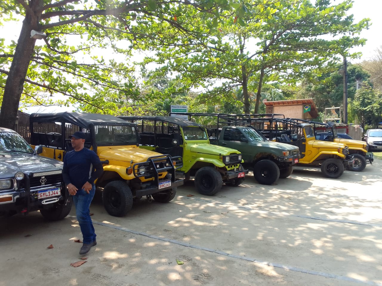 Vista panorâmica do mirante com deck de madeira